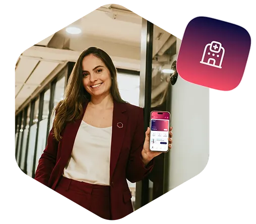 Mulher segurando celular mostrando a rede de cuidado Rubyy